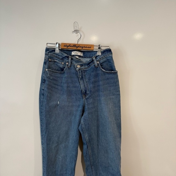 Abercrombie & Fitch Curve Love 90s Straight Jean Cross - Picture 4 of 7